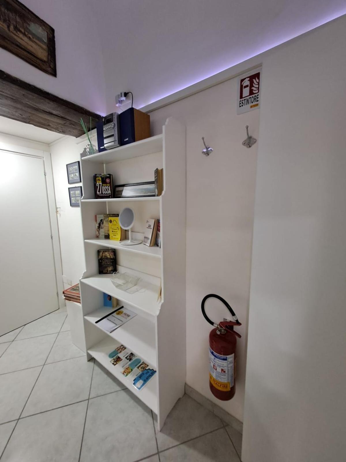 Apartamento La Casa Sulla Nuvola Duomo Centro Storico Di Napoli Exterior foto