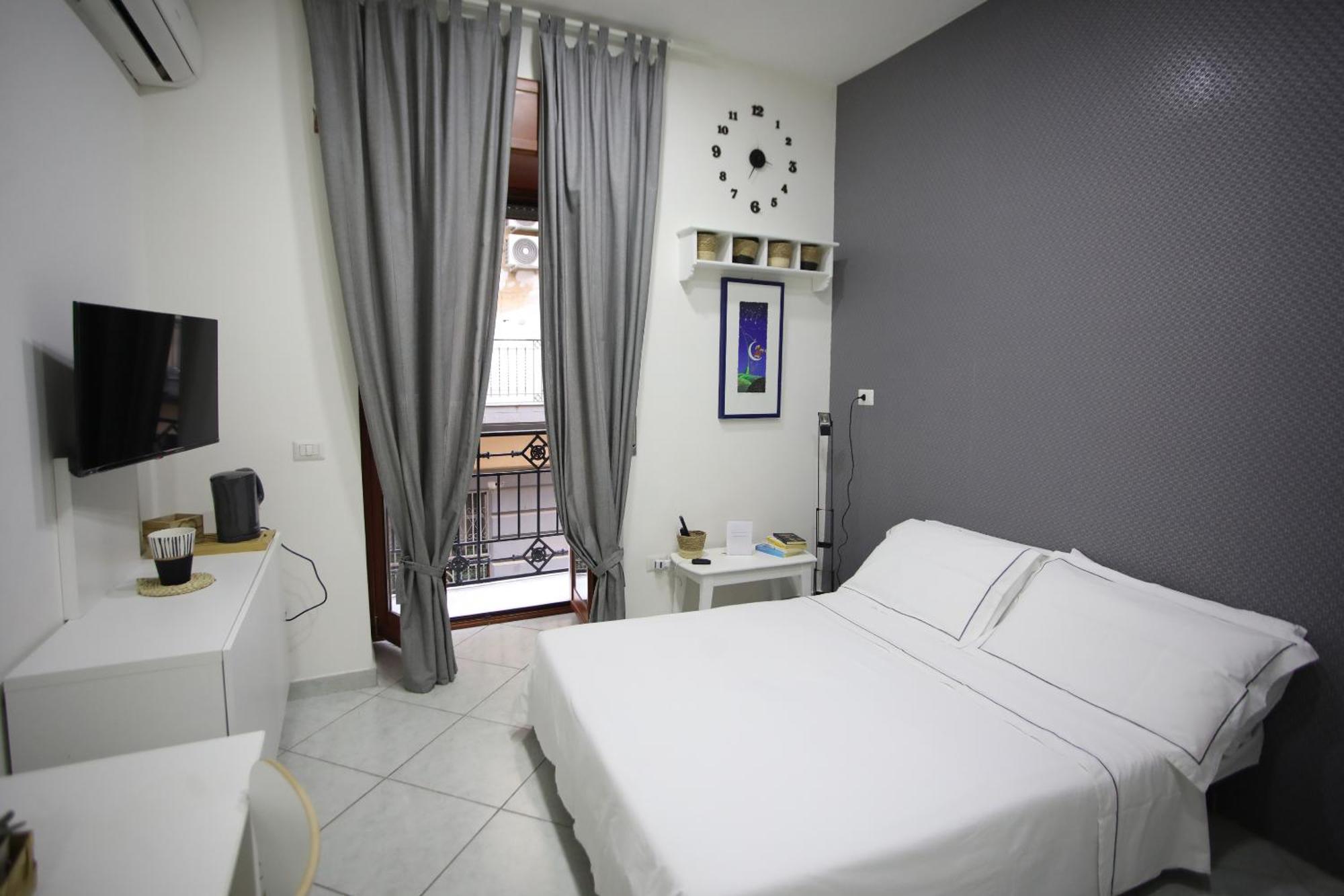 Apartamento La Casa Sulla Nuvola Duomo Centro Storico Di Napoli Exterior foto