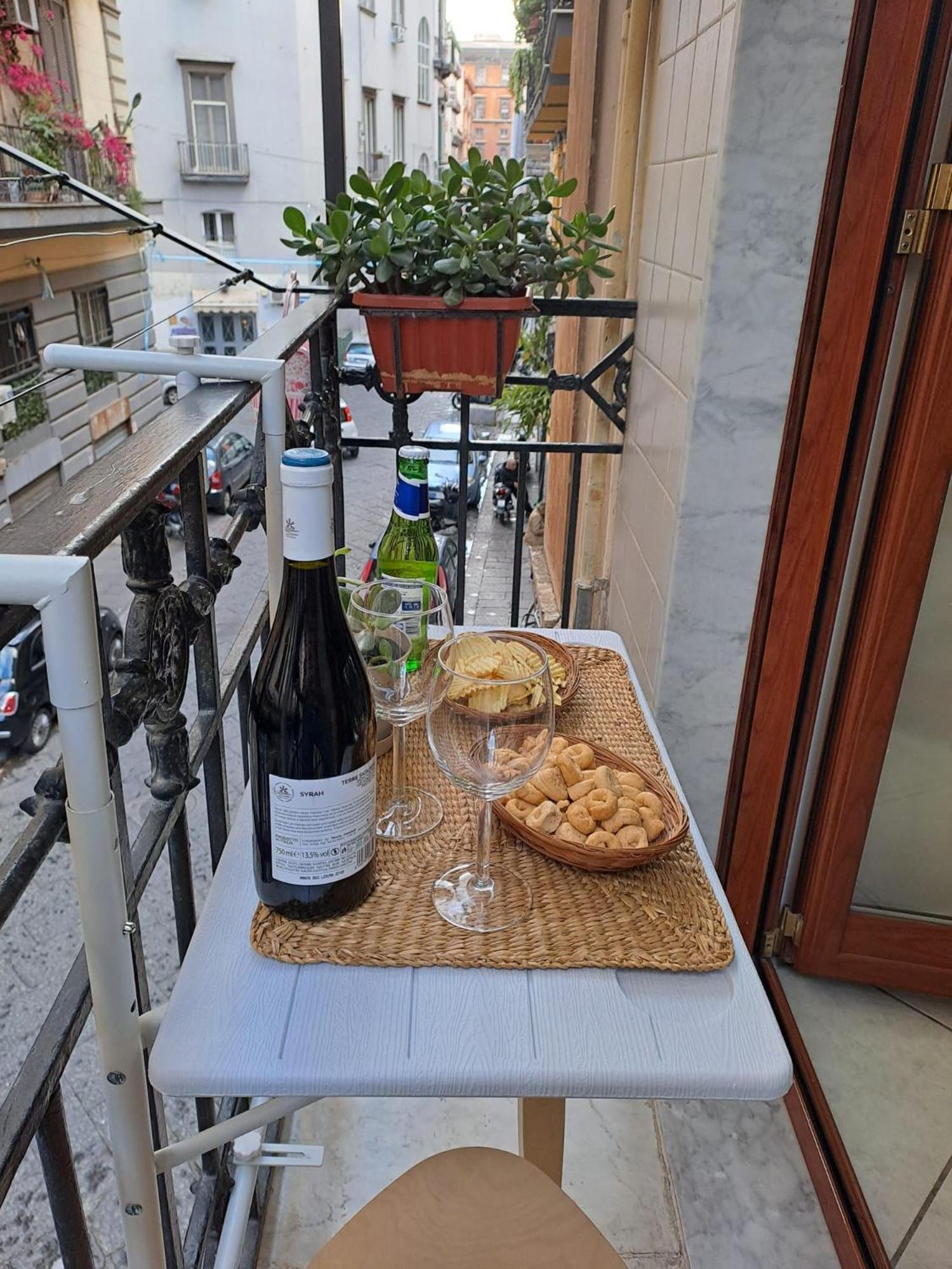 Apartamento La Casa Sulla Nuvola Duomo Centro Storico Di Napoli Exterior foto